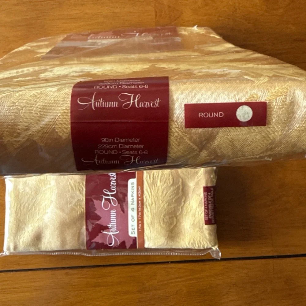 Autumn Harvest Damask Golden Leaf Pattern 90”in Round Tablecloth & Napkin Set